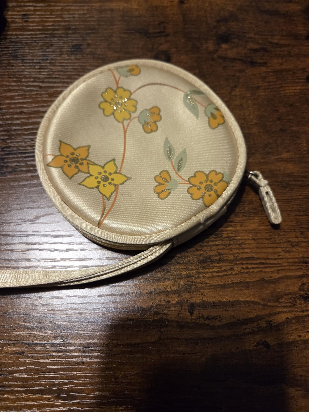 Vintage Avon Ultimate Gold Satin Round Coin Key Card Purse Pouch Floral Wristlet